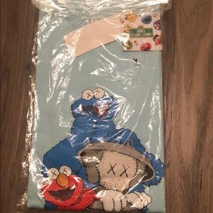 Uniqlo x kaws x Sesame Street Tshirt